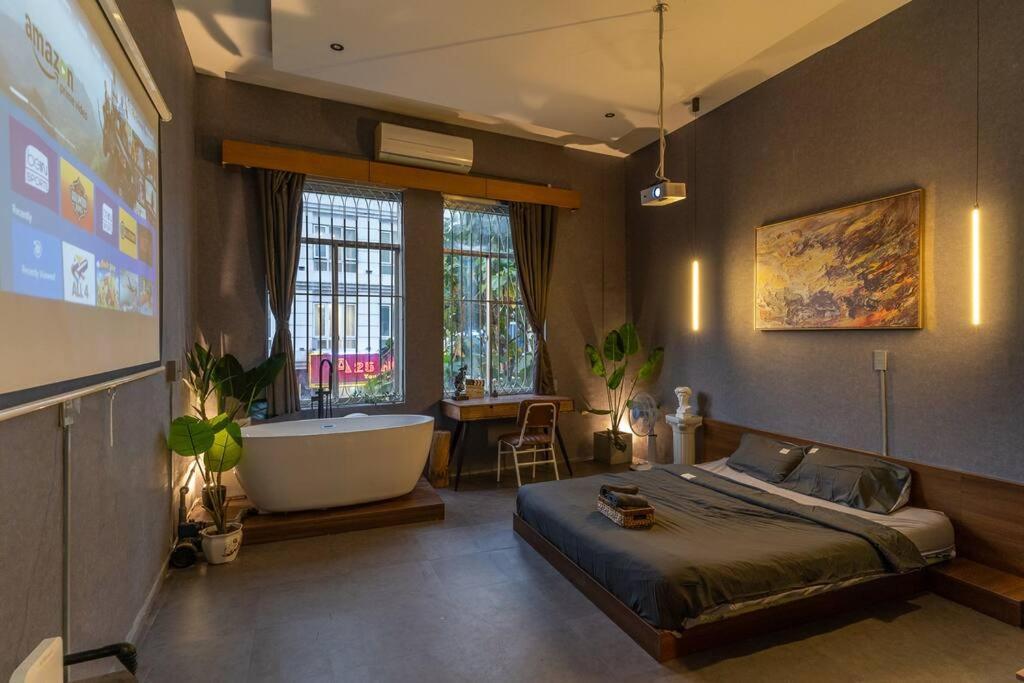 Romantic Hideout @ Central Bui Vien District 1 143a Căn hộ TP. Hồ Chí Minh